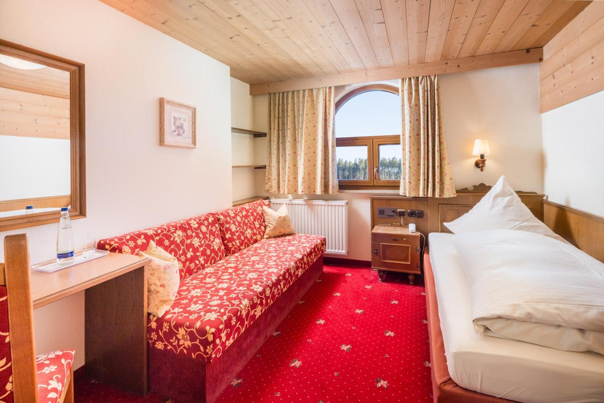Hotel-Gasthof Huber Ebersberg Rum bild