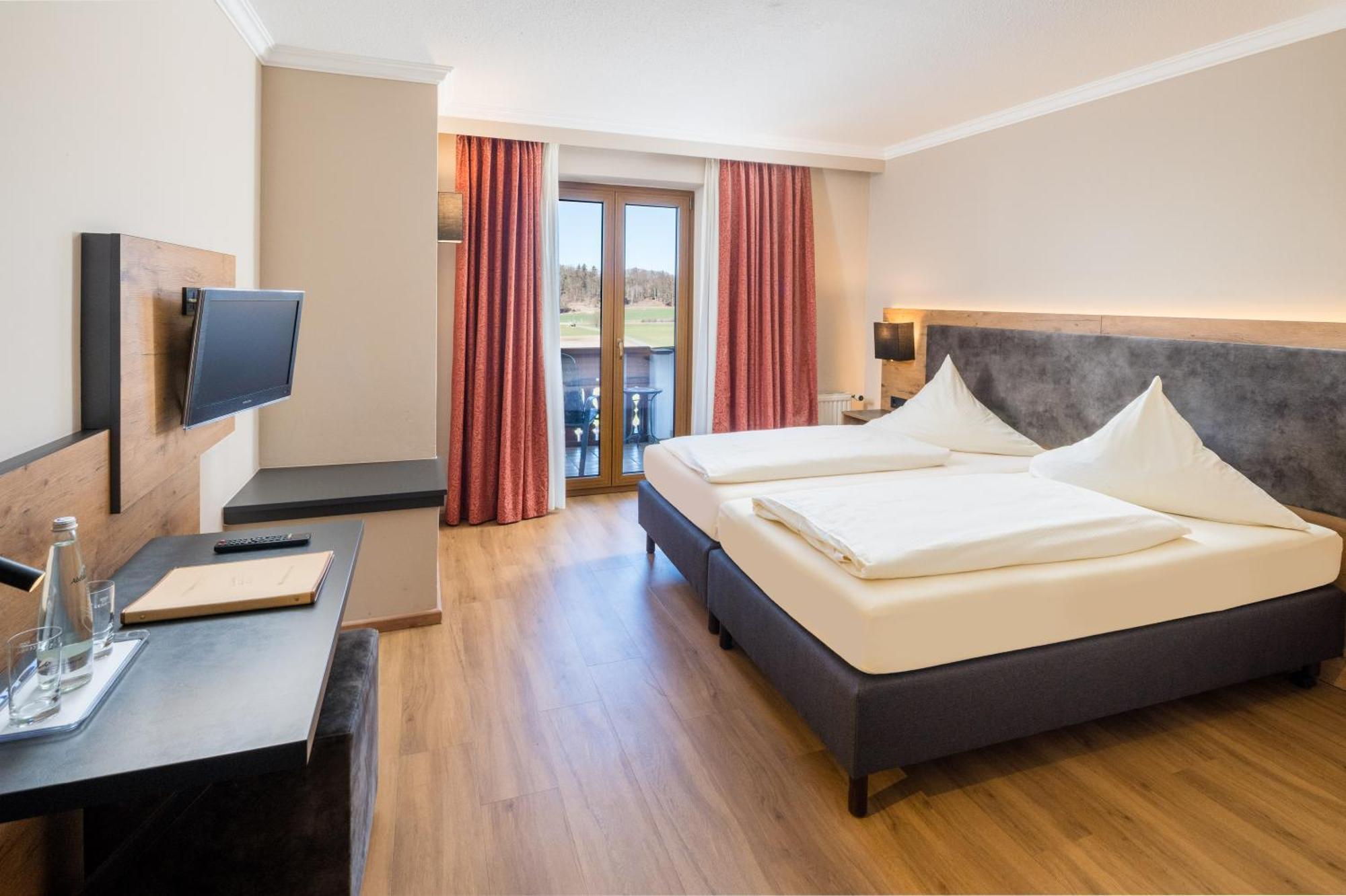 Hotel-Gasthof Huber Ebersberg Exteriör bild